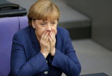 Merkel: rasszizmus és gyűlölet mérgezi a német társadalmat