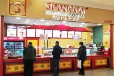 „Akkor ebbe most koronavírust főztetek?” –  Nem pánikolnak, viccelődnek a kínaiakkal a kolozsváriak