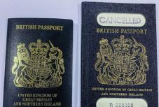 Brexit: márciustól ismét kék lesz a brit útlevél