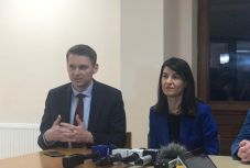 Villámlátogatást tartott a munkaügyi miniszter egy kolozsvári református intézményben