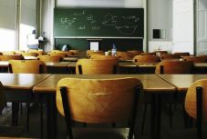 A tanügyi alkalmazottak felekezetüknek megfelelően kapnak szabadnapot húsvétkor és pünkösdkor