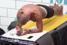 Elképesztő rekordot állított fel egy 62 éves ex-tengerészgyalogos