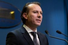 Florin Cîțu ügyvivő pénzügyminisztert kérte fel kormányalakításra Klaus Johannis