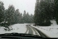 Áramszünetet okozott a havazás Hargita megyei településeken