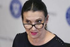 Csúszópénz elfogadása közben érte tetten a DNA a volt egészségügyi minisztert