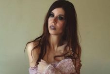 Lassan mindkét szemére megvakul egy nő egy rosszul sikerült tetoválás miatt