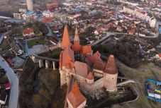 Kincsesládánk, Erdély: büszke vártornyok és bedőlt kémények városa, Vajdahunyad