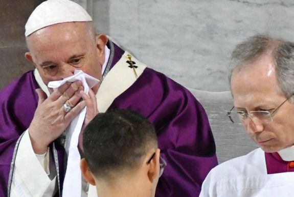 Ferenc pápán is elvégezték a koronavírus-tesztet