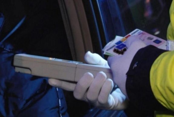 Rekordmagas légalkohol-koncentrációt mértek egy romániai sofőrnél