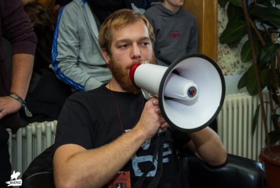 Önkéntesmunka-lehetőségek fiataloknak középiskola után: szervezeteknél, eseményszervezőként