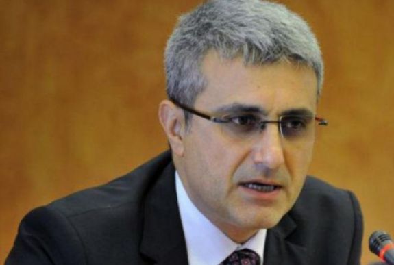 Turcescu: Johannis tegyen le az előre hozott választásokról