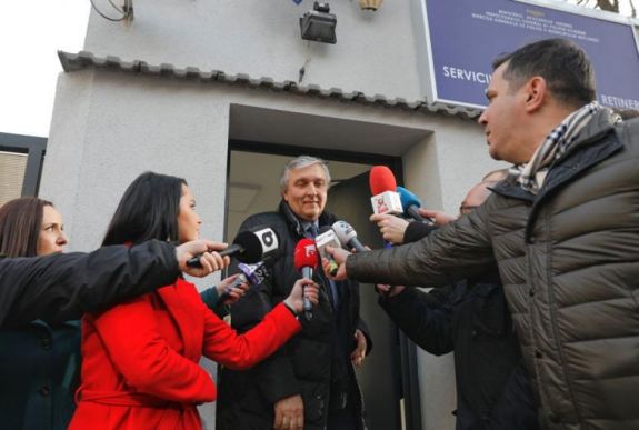 A korrupcióval vádolt Mircea Beuran orvos házi őrizetből hatósági felügyelet alá kerül