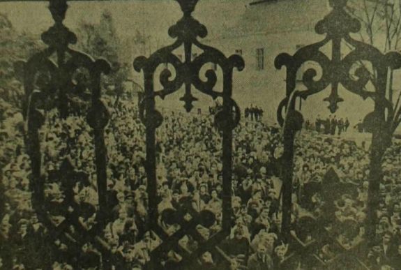 Évszázadok hírei: erdélyiek tízezrei ünnepelték 1990-ben az első „szabad” március 15-ét