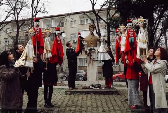 A János vitéz szereplői emlékeztek a forradalomra a nagyváradi Petőfi-szobornál