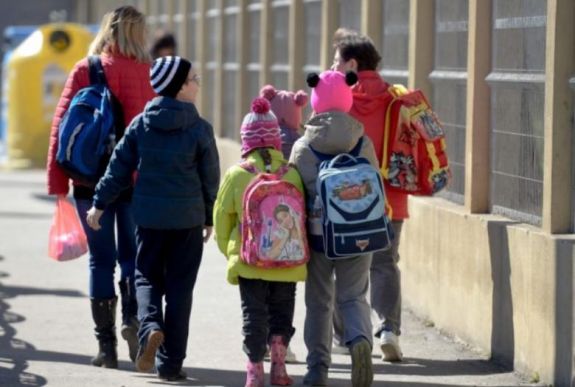 FRISSÍTVE - Miniszter: fel sem merül a tanév befagyasztása