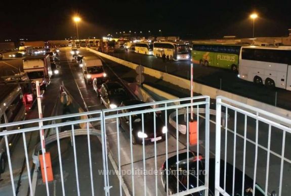 Szerdán is több ezer román állampolgár halad át Magyarországon