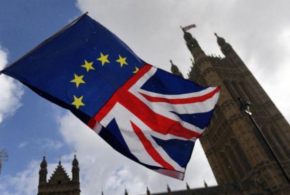 Hárommilliónál több külföldi EU-állampolgár kapott tartós brit letelepedési engedélyt