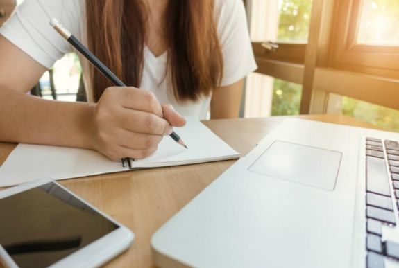 SuliTV: vizsgafelkészítő videókat készítenek nyolcadikosoknak az erdélyi pedagódusok