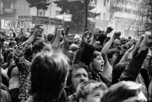 „Soha többé, fekete március!”