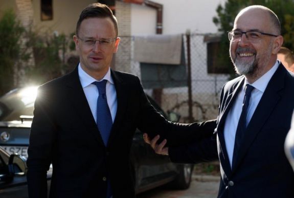 Szijjártó Péter Kolozsváron: a magyar-román határon át ingázóknak kért segítséget Kelemen Hunor