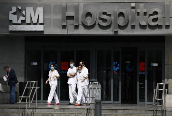 Spanyolországban meghaladta az ezret a koronavírus-járvány halálos áldozatainak száma