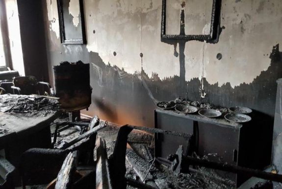 Megszületett az elsőfokú ítélet a KMKSZ-székház felgyújtása miatt indult perben 