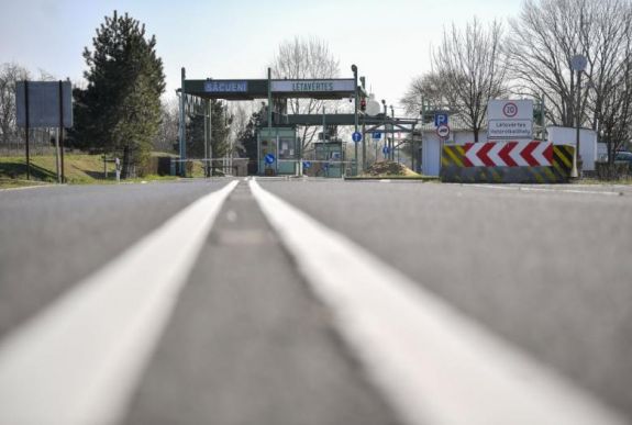 FRISSÍTVE – Újra lehetővé válik az ingázás a magyar–román határon