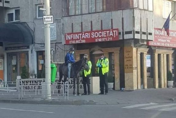 Ötven kilométert lovagolt, hogy találkozzon újszülött fiával