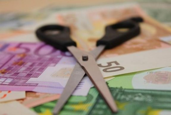 Elfogadta szenátus az RMDSZ-javaslatot: bárki kérheti a hiteltörlesztés felfüggesztését