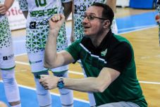 Női kosár: győzelemmel ajándékozták meg jubiláló edzőjüket a Sepsi-SIC játékosai 