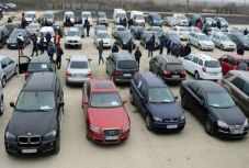 Ellenőrzi az adóhatóság azokat, akik külföldről behozott használt autókkal kereskednek