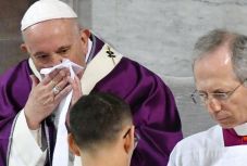 Ferenc pápán is elvégezték a koronavírus-tesztet