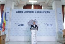Tăriceanu: a kijelölt miniszterelnök csak látszattárgyalásokat folytat a parlamenti pártokkal