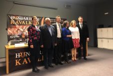 „A magyar nóta és operett szerelmesei vagyunk” – Erdélyből indul körútjára a Hungarikum Kavalkád