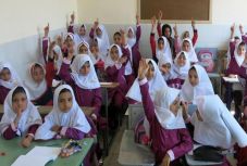 Iránban egy hónapra bezárják az oktatási intézményeket