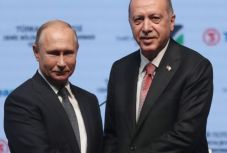 Putyin és Erdogan megállapodott: éjféltől tűzszünet lép életbe Idlíbben