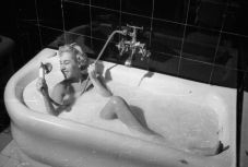 Évszázadok hírei: „hölgyeink igen sokat mosdanak és igen keveset fürdenek”