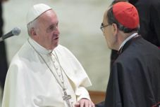 Elhallgatott pedofília: a pápa elfogadta a lyoni érsek lemondását