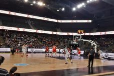 Férfi kosár: az U-BT a csúcsformában játszó Peak vezérletével megverte a CSM-t