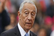 Önkéntes karanténba vonult a portugál elnök 