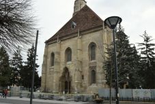 Ismét teljes szépségében csodálható a kolozsvári Szent Mihály-templom nyugati homlokzata