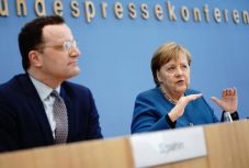 Sötét vészforgatókönyvvel állt elő Angela Merkel 