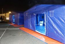 Karhatalmi kíséretet kapnak a külföldről hazatérő román állampolgárok a határon