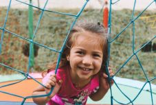 Bébiszitter fizetésére kaphatnak támogatást kisgyerekes családok