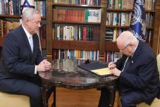 Beni Ganzot bízta meg kormányalakítással Izraelben az államfő