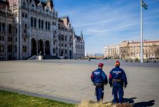 Koronavírus: ötvenre nőtt a fertőzöttek száma Magyarországon