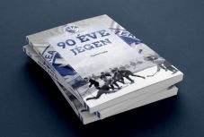 90 éve jégen: új könyv jelent meg a csíkszeredai jégkorong történetéről