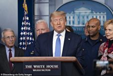 Donald Trump: egy nap győzelmet aratunk a vírus felett