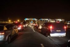 Mintegy 2500 fős konvoj lépett be az országba Nagylaknál az éjjel