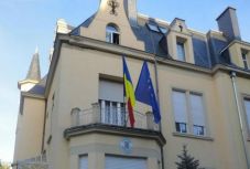 Román diplomatát diagnosztizáltak koronavírussal, bezár a nagykövetség